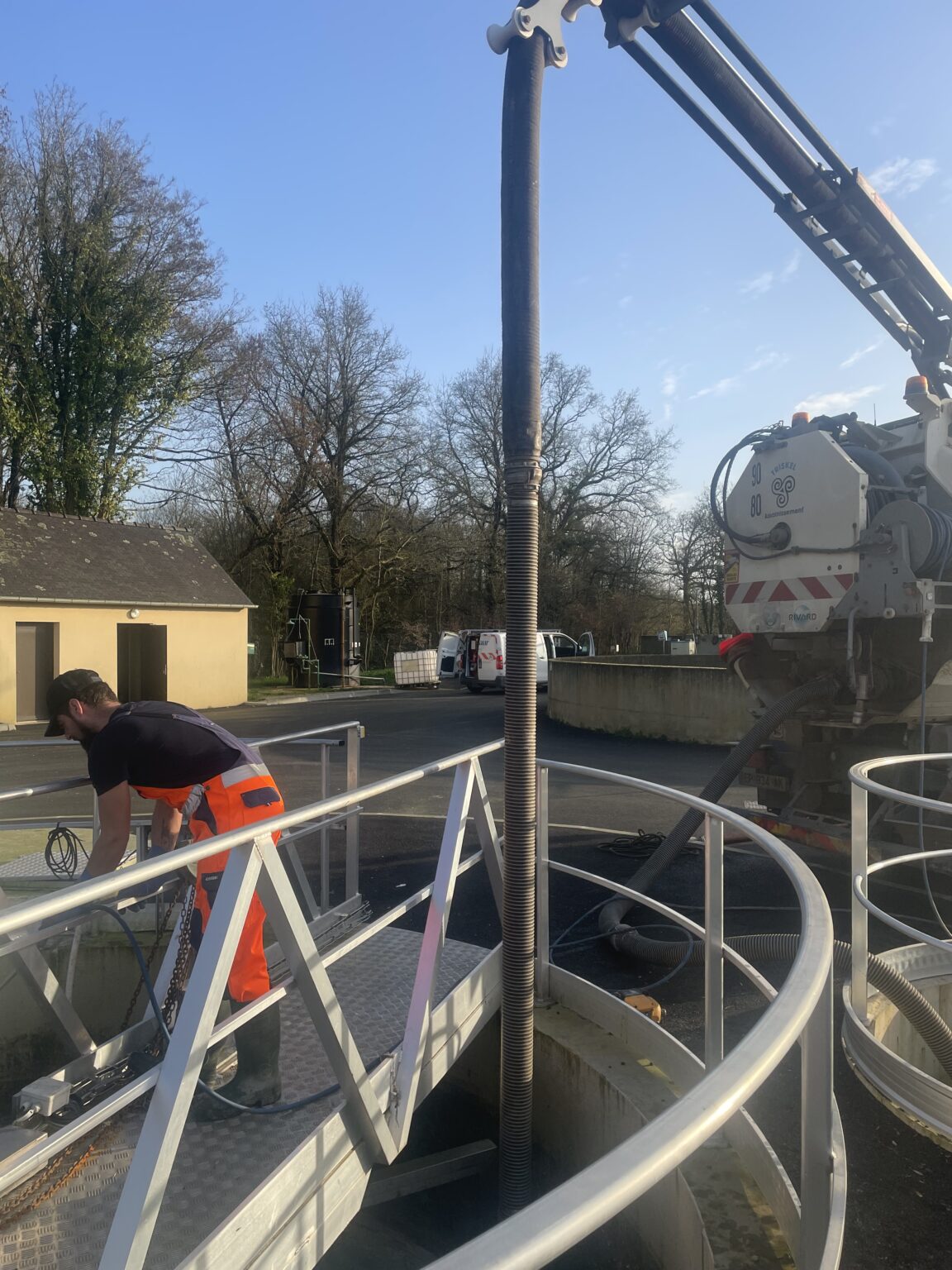 triskel assainissement loudeac pontivy vidange de fosse septique et bac a graisse